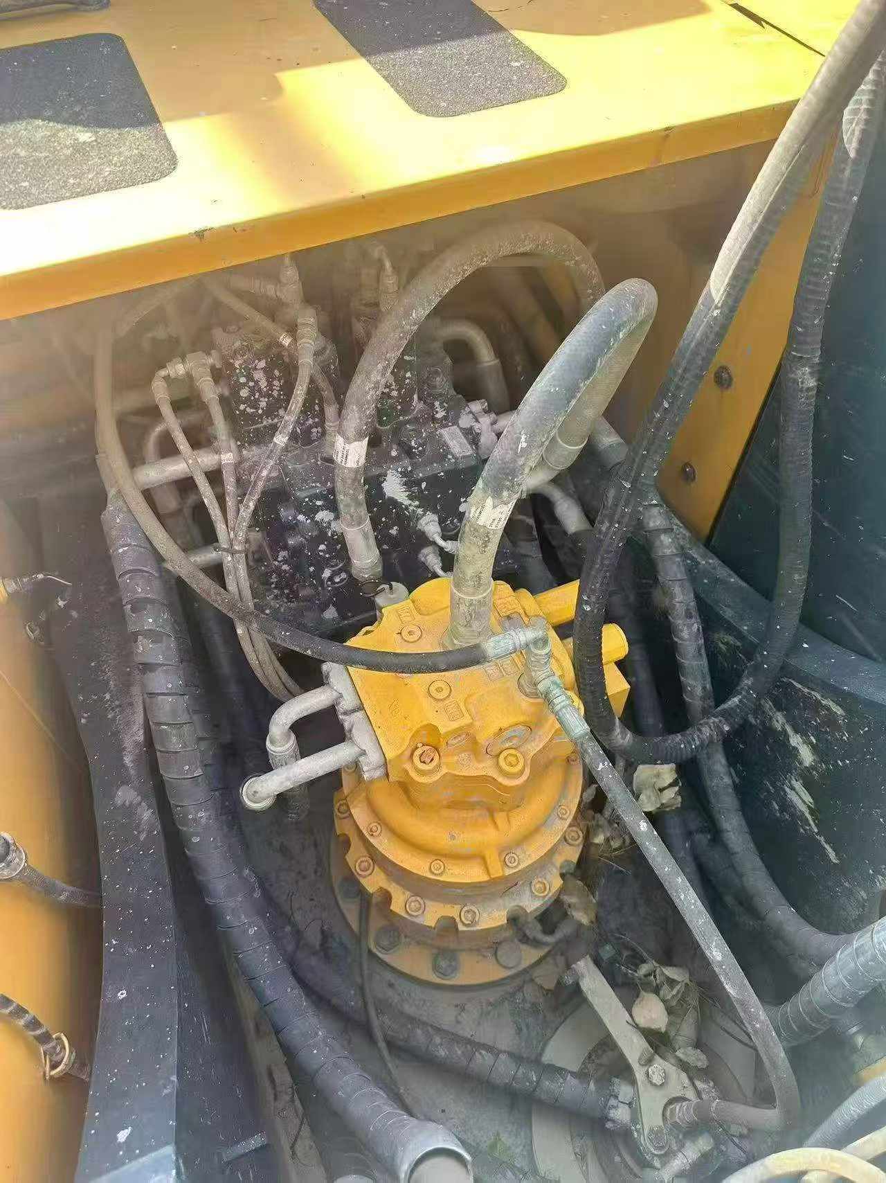 Buy Hyundai R215VS Used Excavator / 3