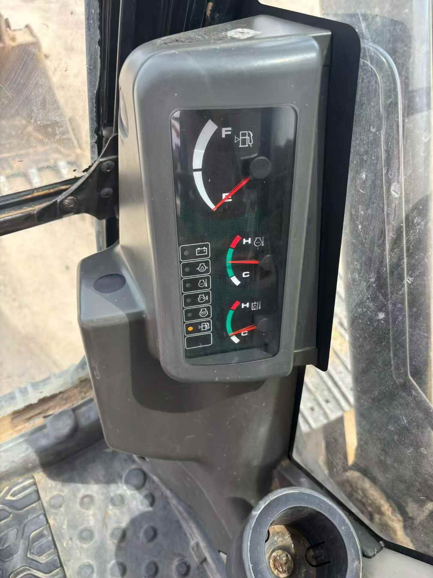 Compre Escavadeira Caterpillar 307B Usada / 7