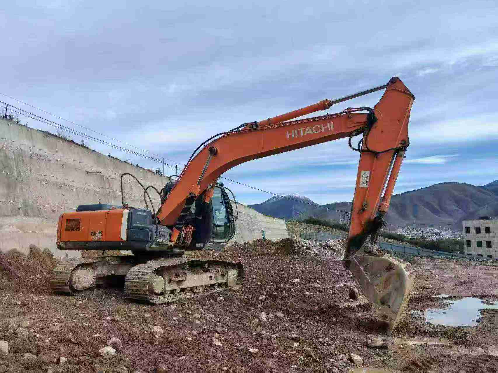 Buy Hitachi ZX200-3G Used Excavator / 3 Buy Hitachi ZX200-3G Used Excavator / 3