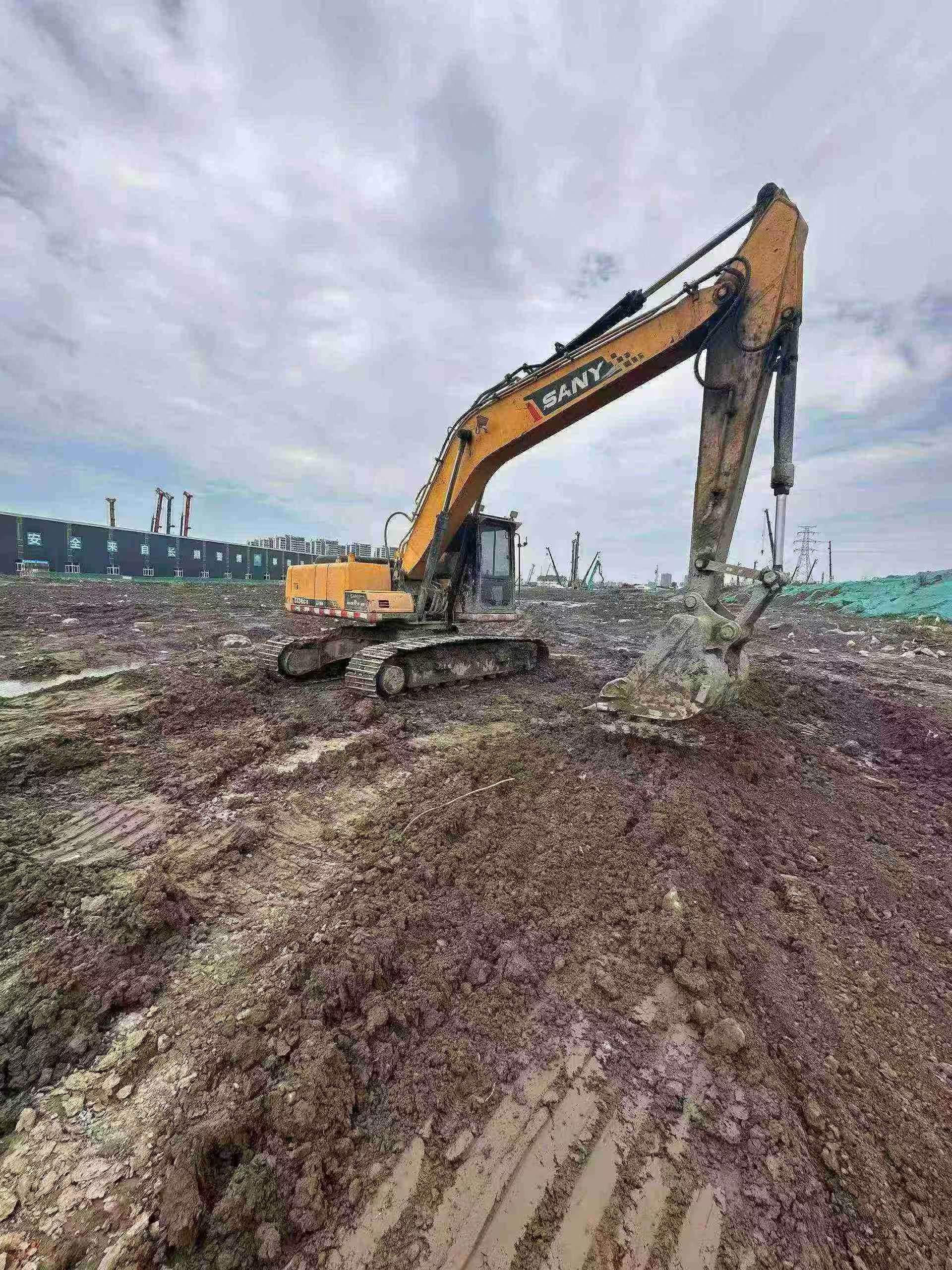 Buy Sany SY215C-8 Used Excavator / 2 Buy Sany SY215C-8 Used Excavator / 2