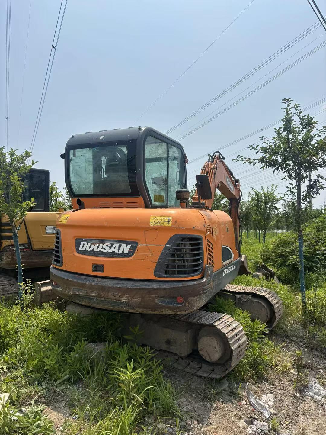 شراء حفارة Doosan DH60 مستعملة / 4