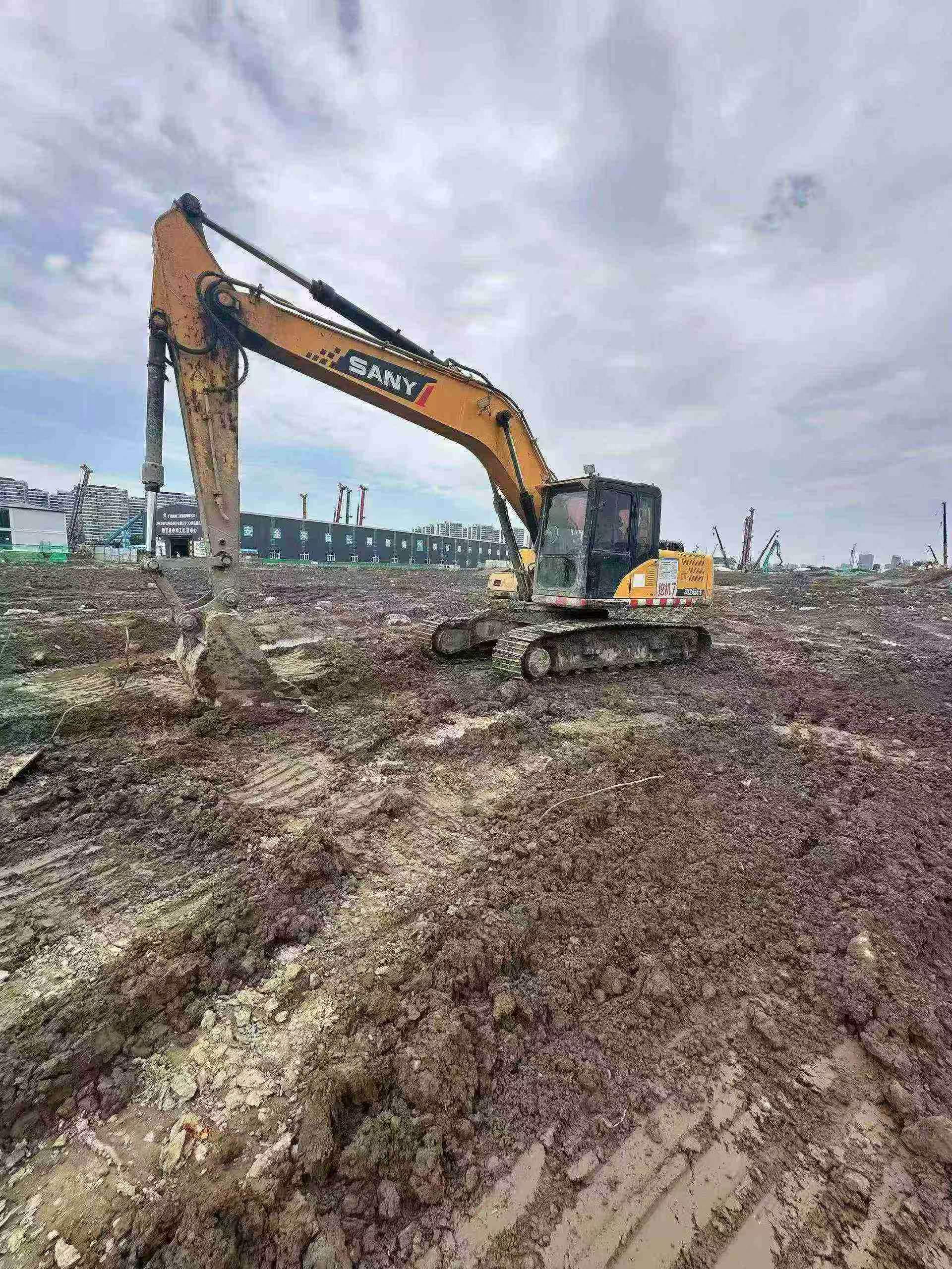 Buy Sany SY215C-8 Used Excavator / 3 Buy Sany SY215C-8 Used Excavator / 3