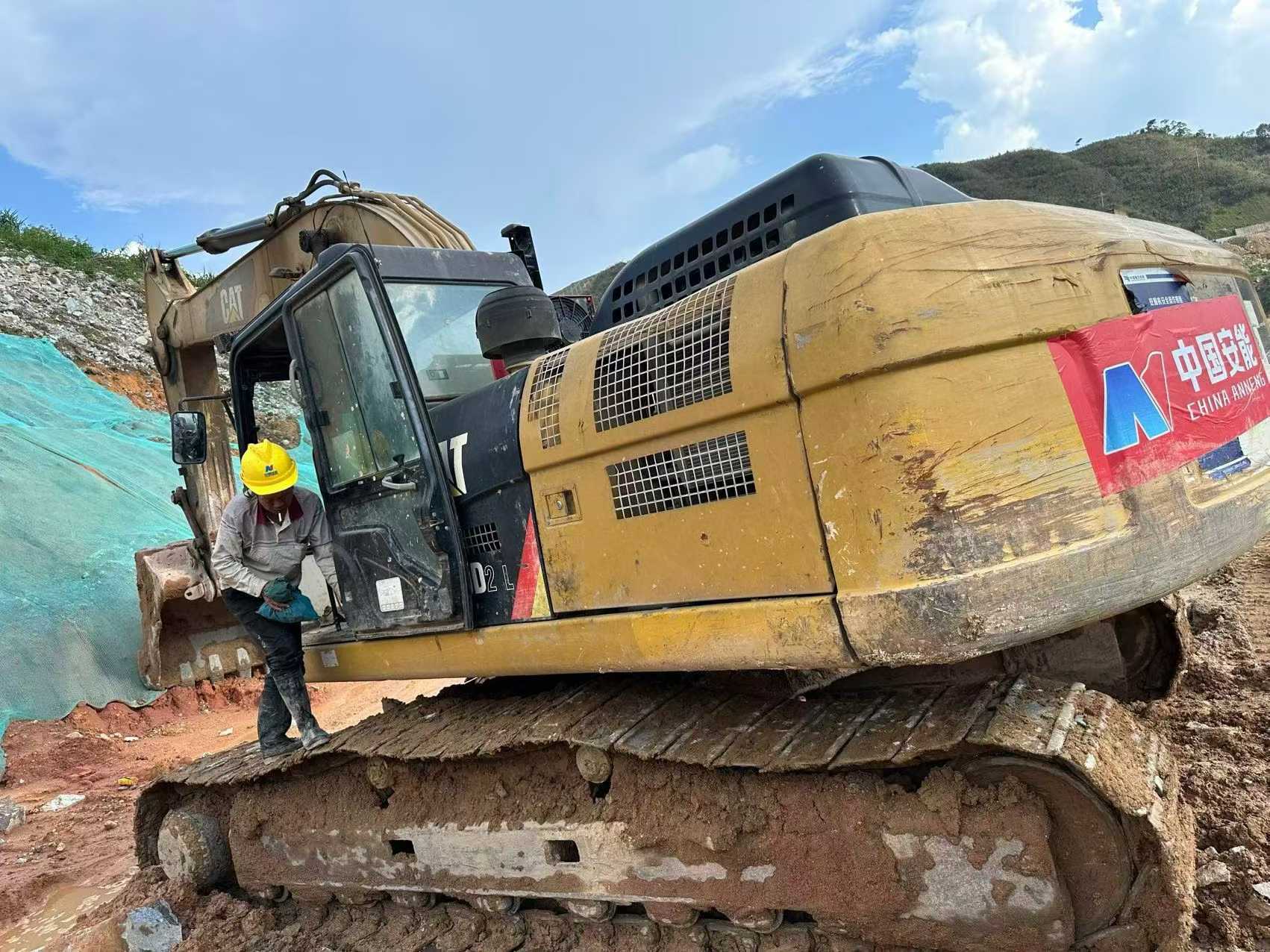 Compre Excavadora Caterpillar 330B Usada / 5