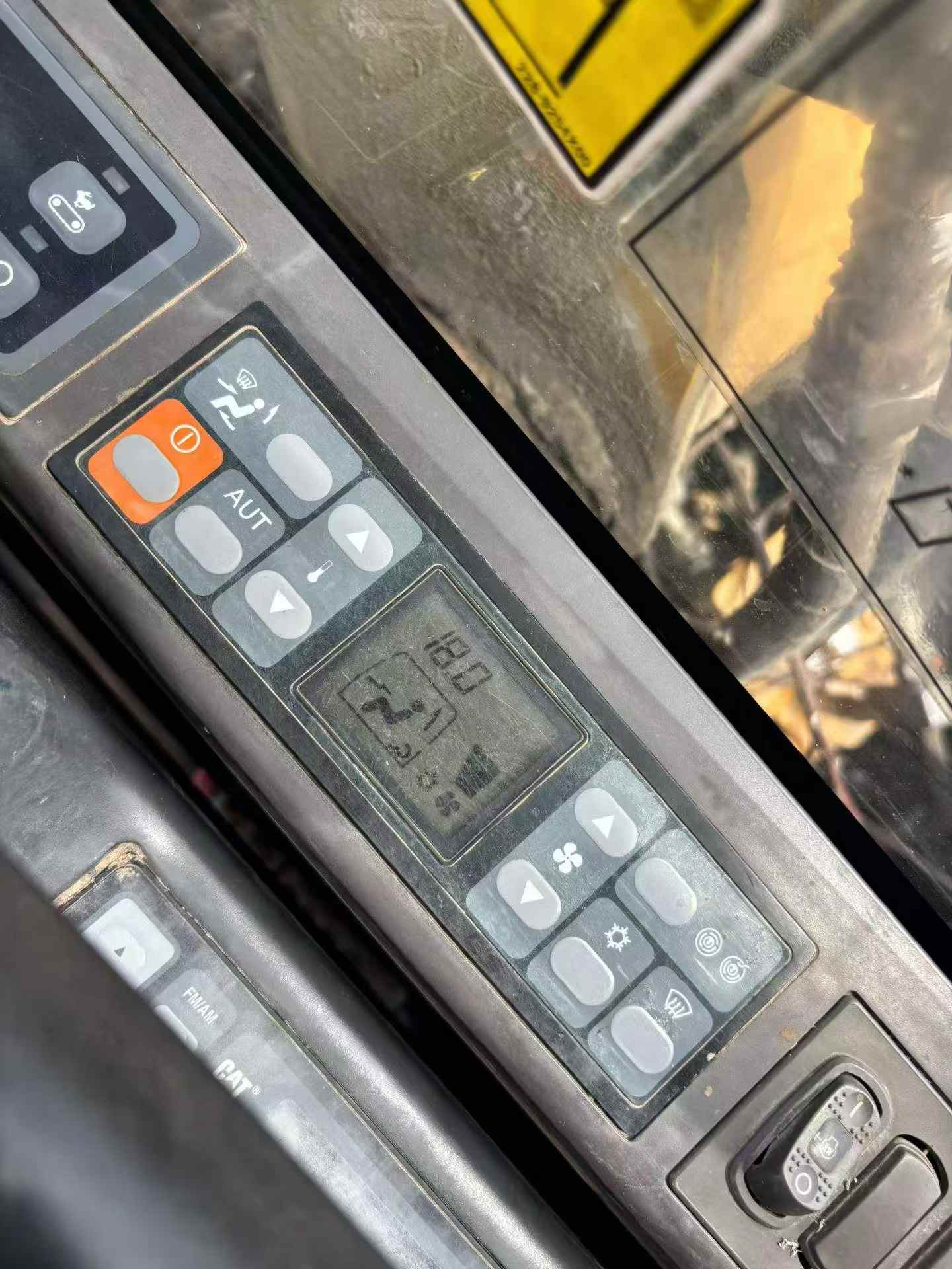 Compre Escavadeira Caterpillar 307B Usada / 8