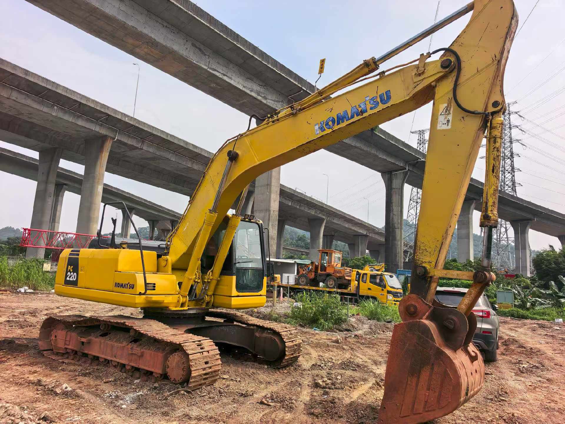 Compre Excavadora Komatsu PC220-8 Usada / 4