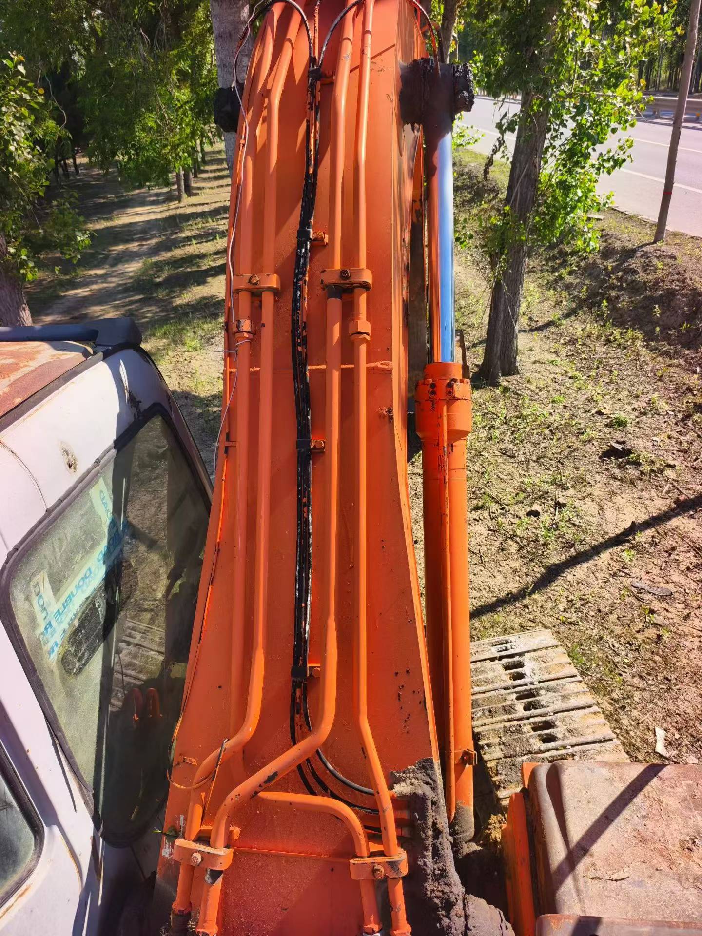 Купить Подержанный Экскаватор Hitachi ZX200-6 / 2 Купить Подержанный Экскаватор Hitachi ZX200-6 / 2