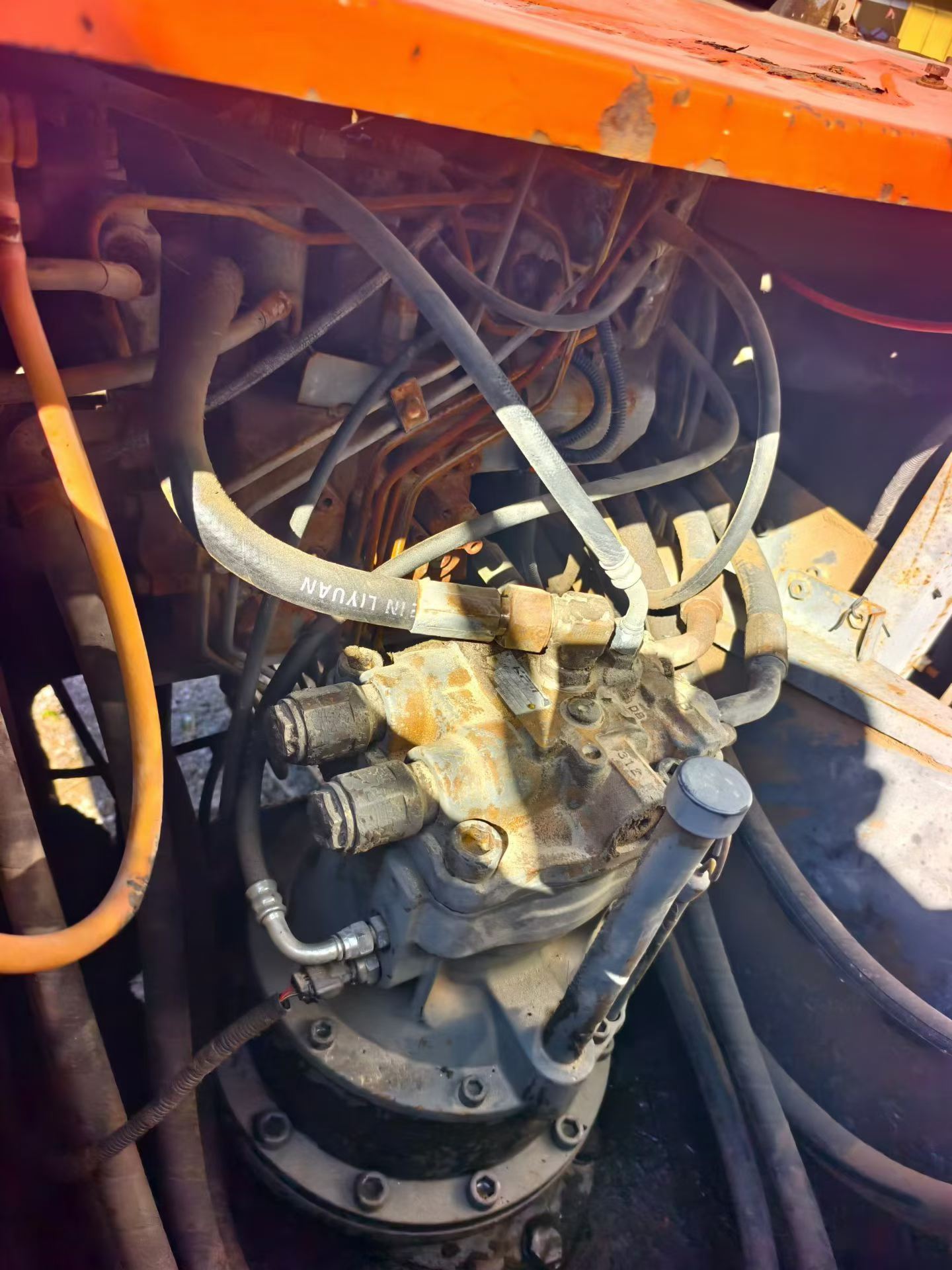 Купить Подержанный Экскаватор Hitachi ZX200-6 / 5 Купить Подержанный Экскаватор Hitachi ZX200-6 / 5