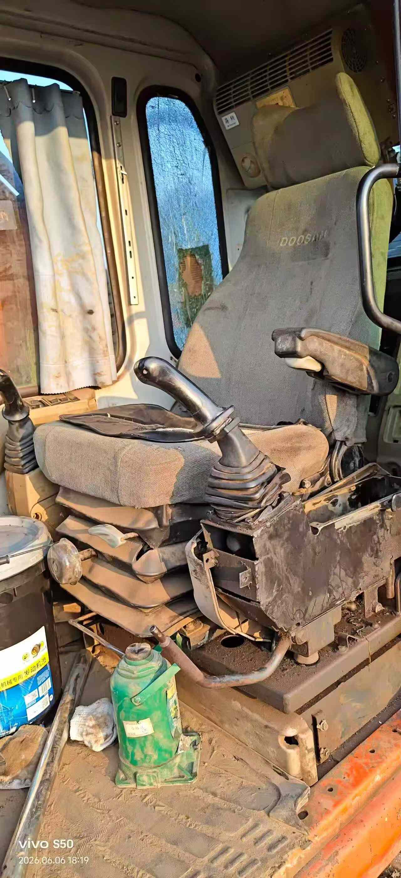 شراء حفارة Doosan DH215-7 مستعملة / 6