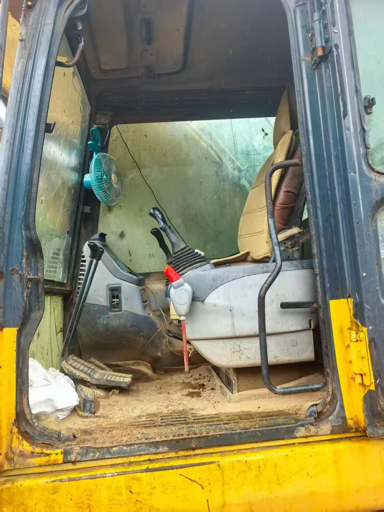 Buy Komatsu PC220-7 Used Excavator / 4 Buy Komatsu PC220-7 Used Excavator / 4