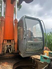 شراء حفارة Hitachi EX120-5 مستعملة / 2 شراء حفارة Hitachi EX120-5 مستعملة / 2