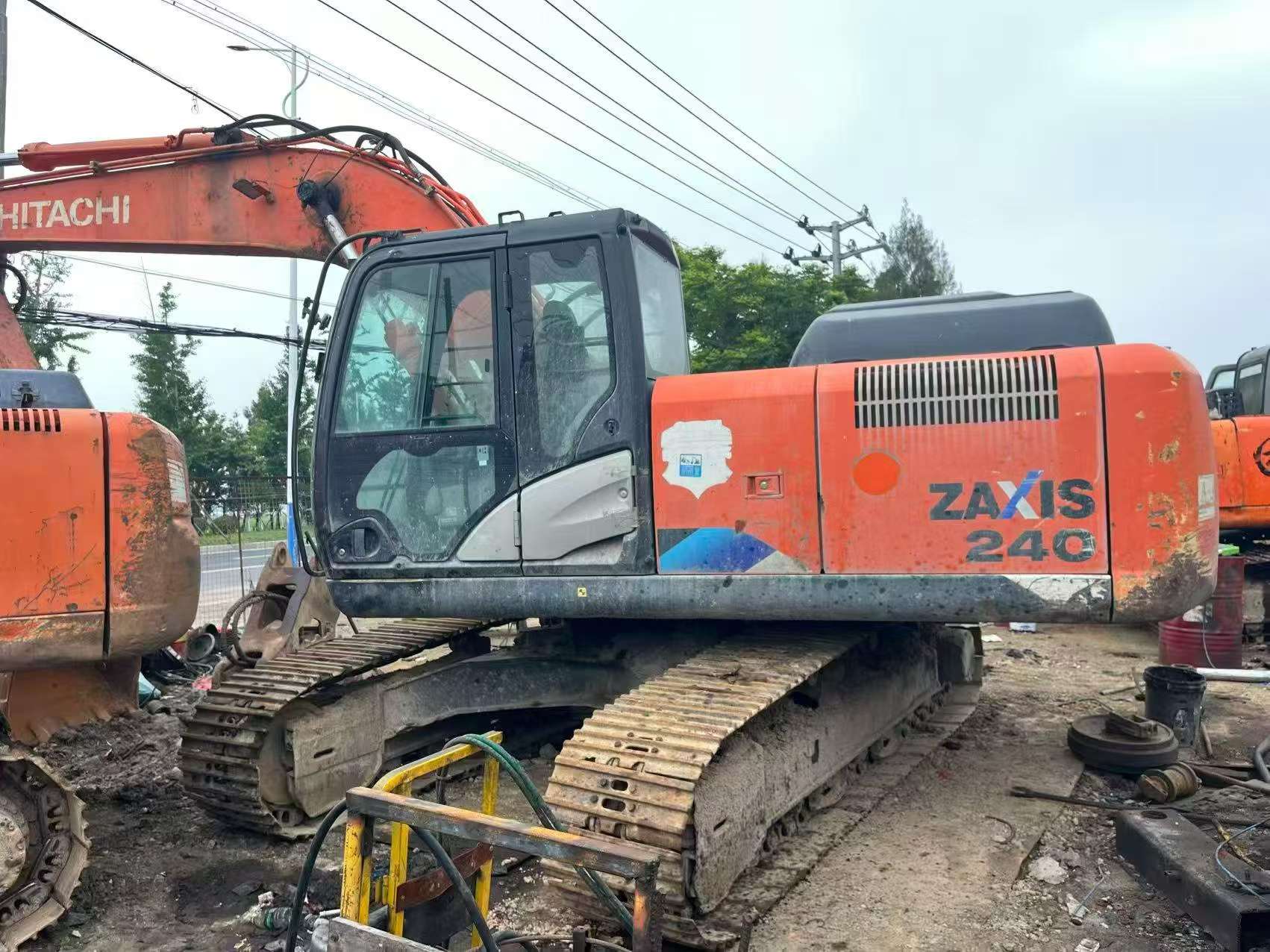 Buy Hitachi ZH200-5A Used Excavator / 3 Buy Hitachi ZH200-5A Used Excavator / 3