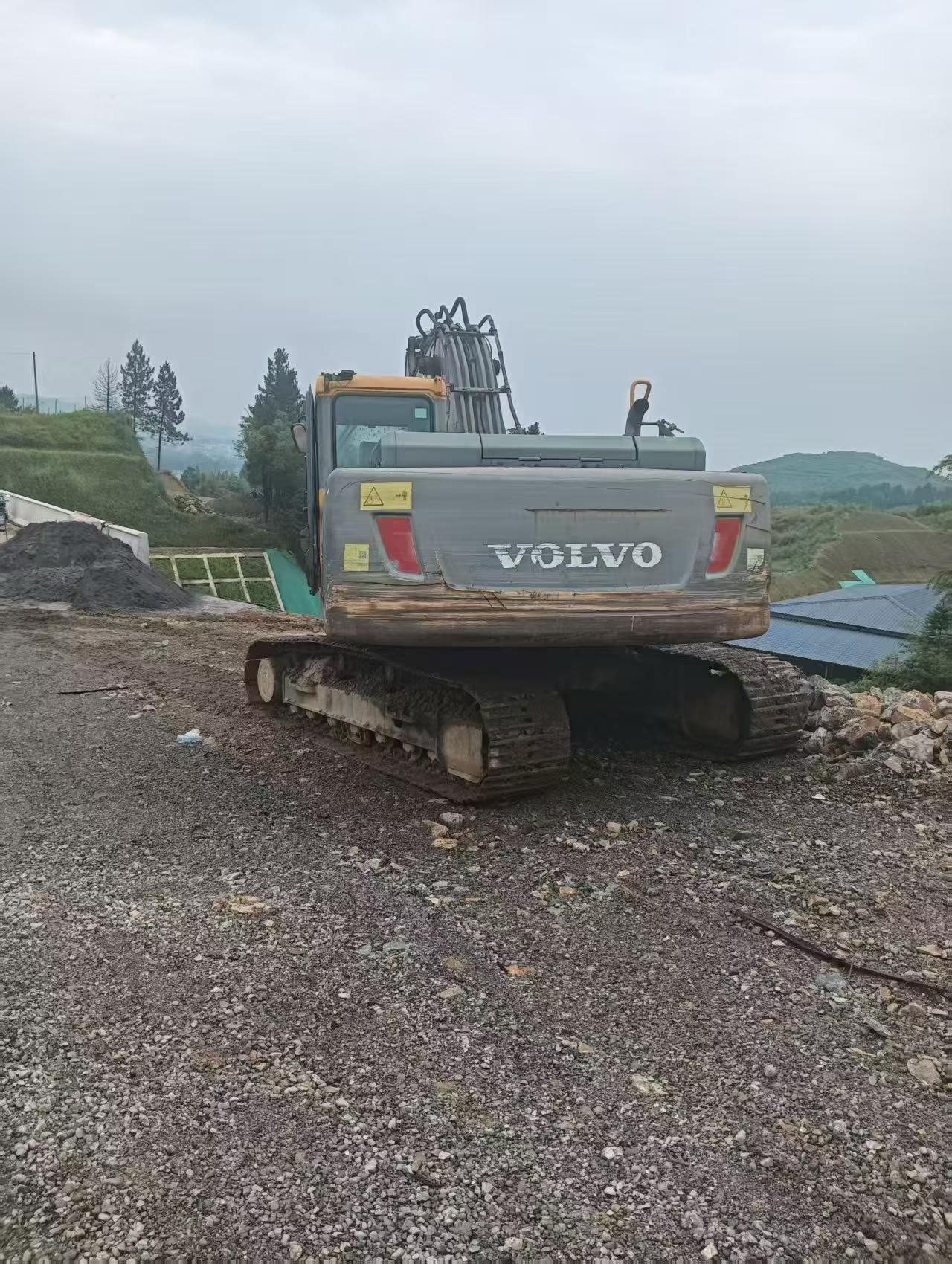 شراء Volvo EC210B مستعمل حفارة