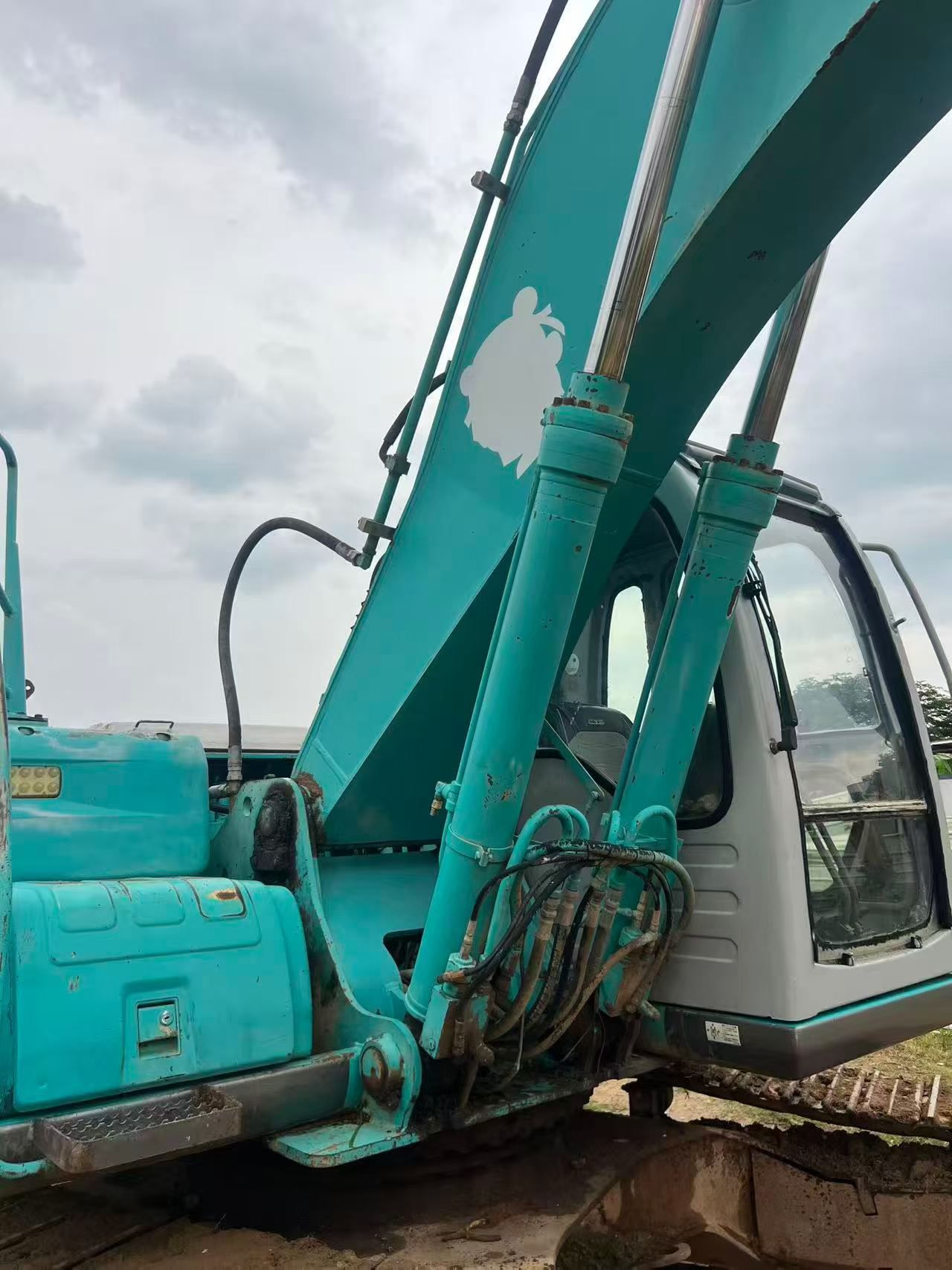 Купить Подержанный Экскаватор Kobelco SK200 / 7 Купить Подержанный Экскаватор Kobelco SK200 / 7