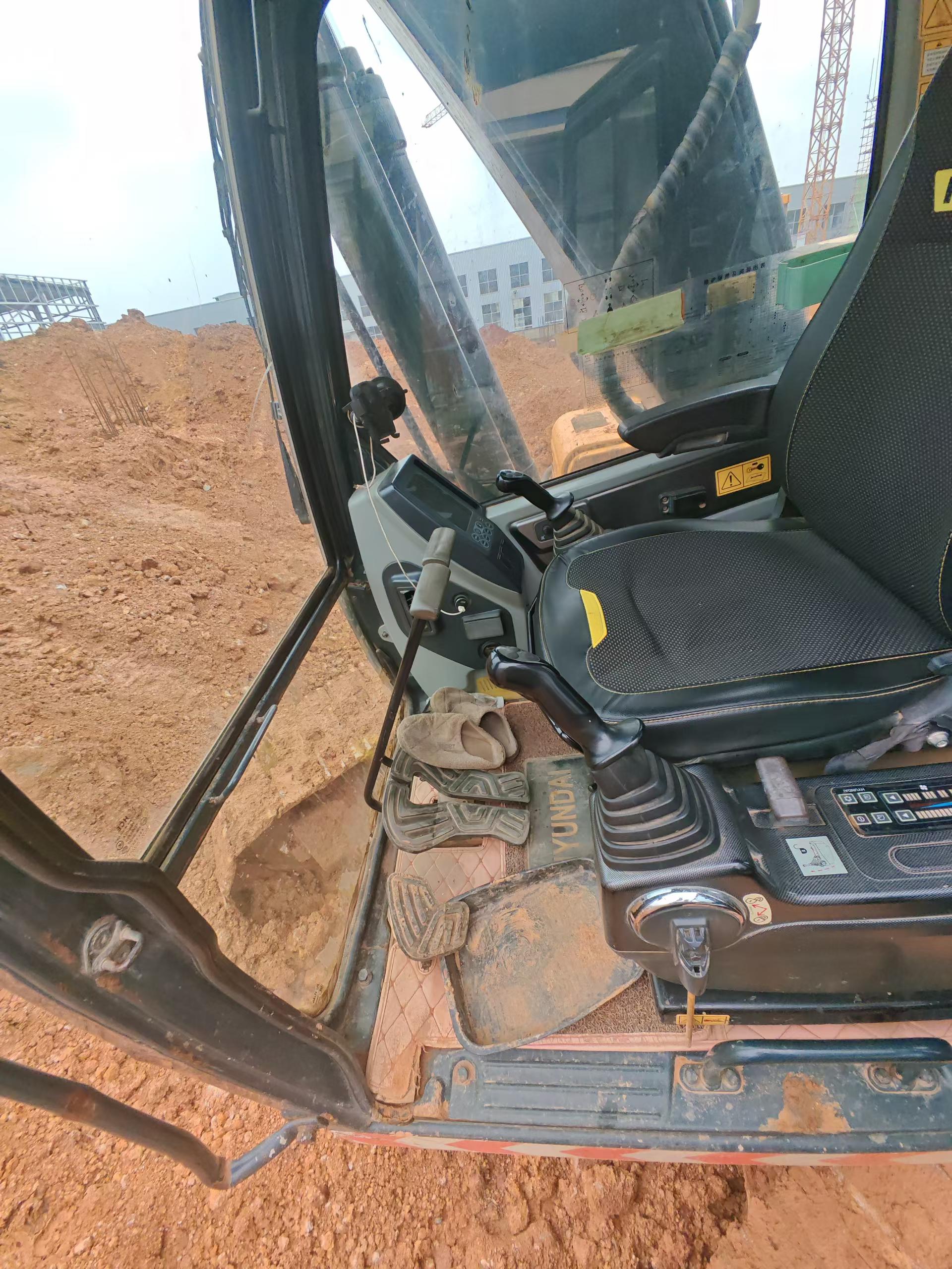 Buy Hyundai R215VS Used Excavator / 2