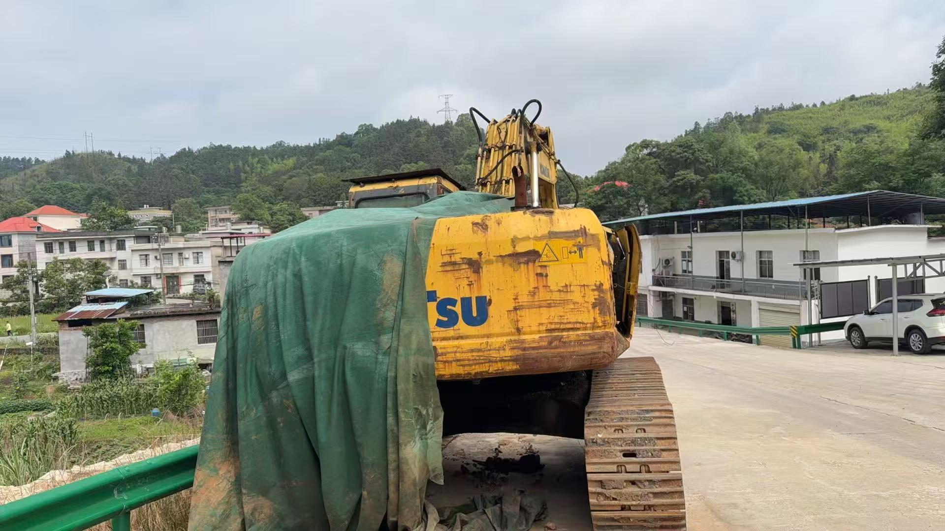 Buy Komatsu PC270-7 Used Excavator / 3