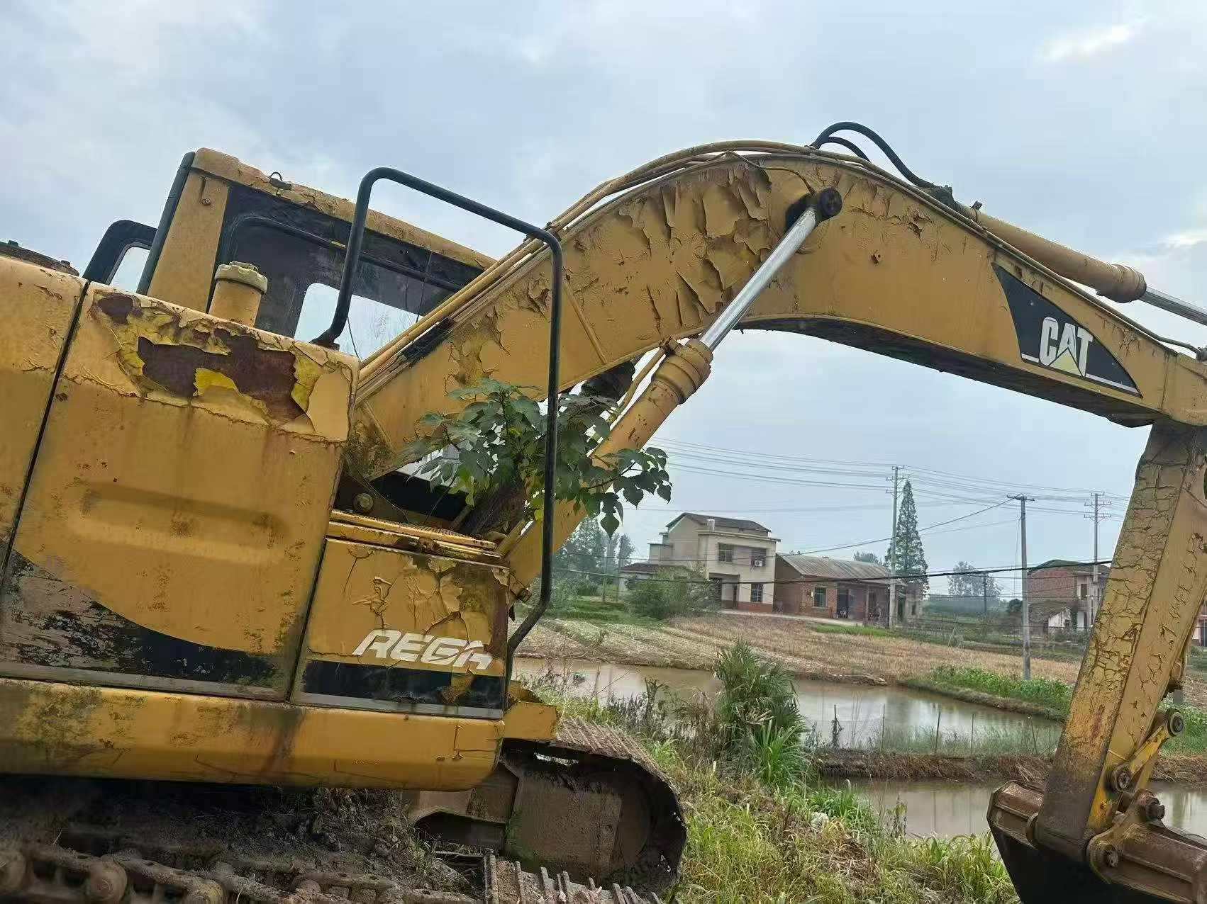 Buy Caterpillar 320V2 Used Excavator / 4