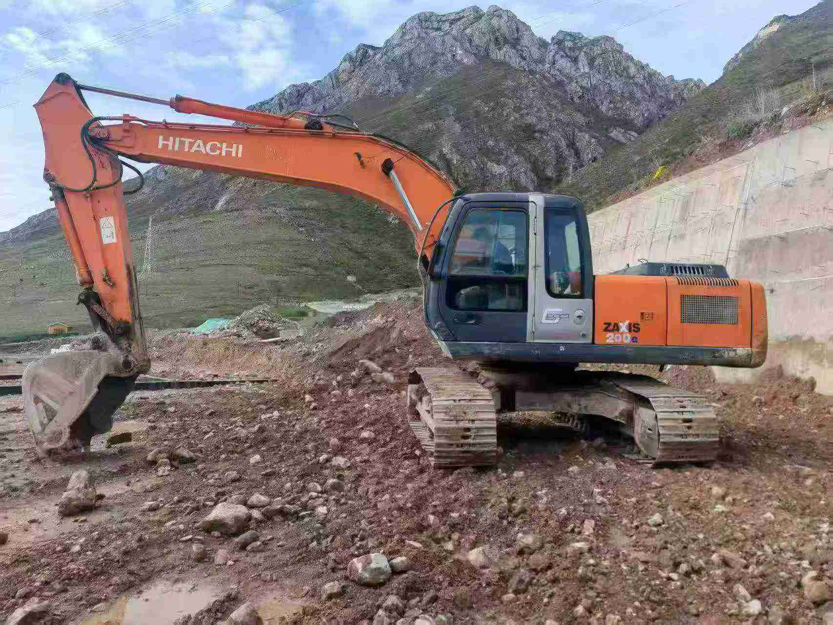 Buy Hitachi ZX200-3G Used Excavator / 2 Buy Hitachi ZX200-3G Used Excavator / 2