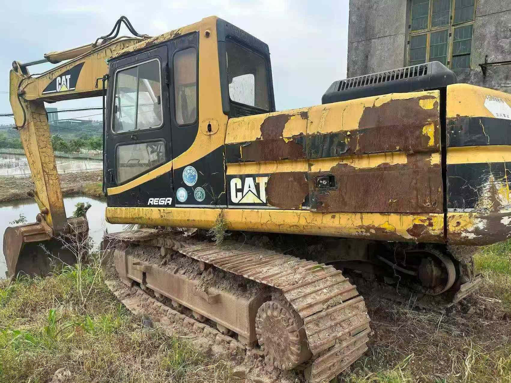Buy Caterpillar 320V2 Used Excavator / 2