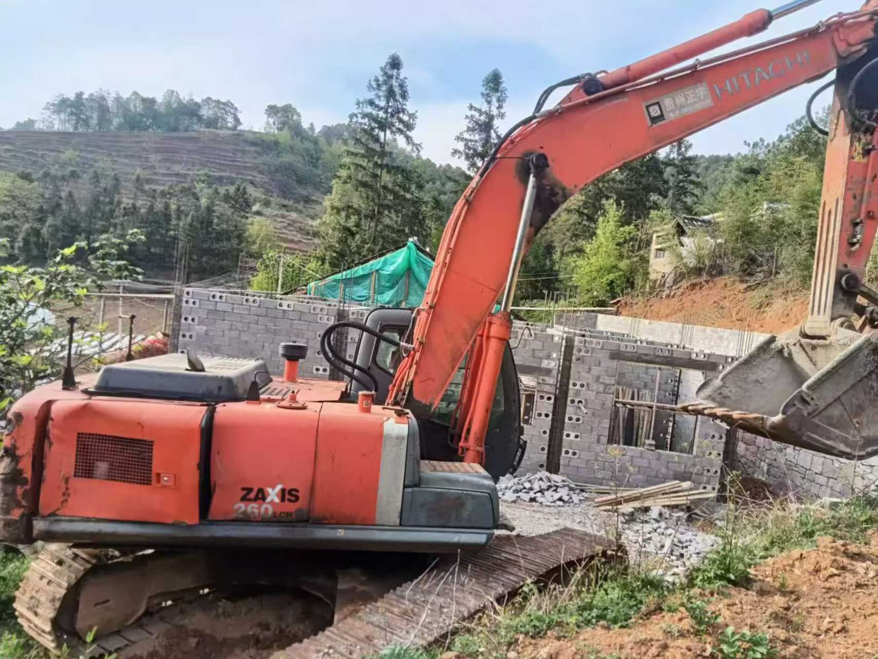 شراء حفارة Hitachi ZX260-3G مستعملة / 3