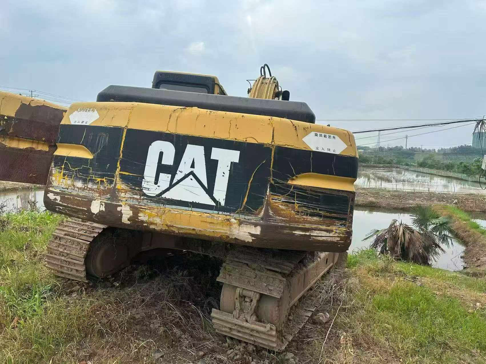 Buy Caterpillar 320V2 Used Excavator / 3