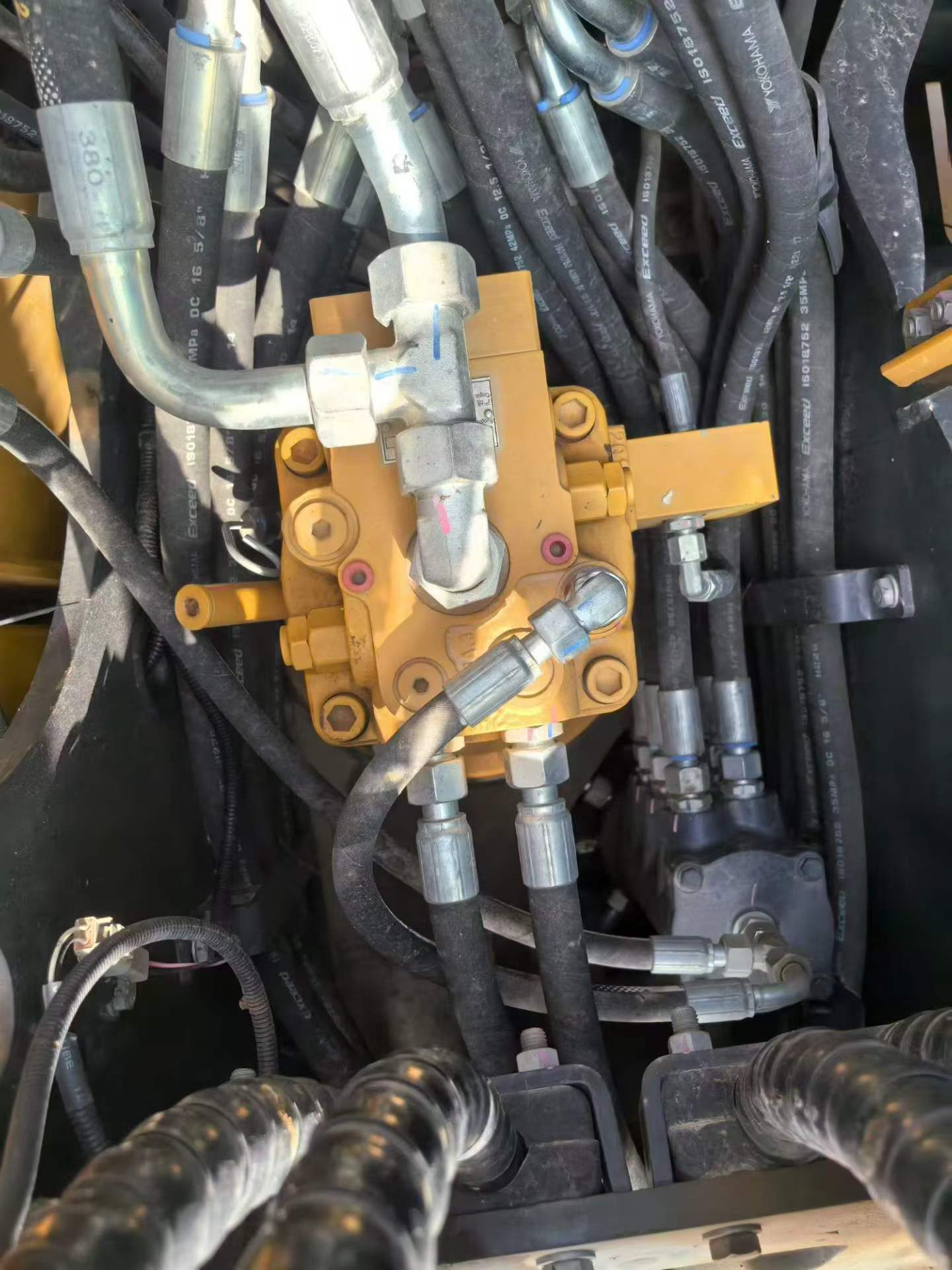 شراء حفارة XCMG XE75C مستعملة / 5