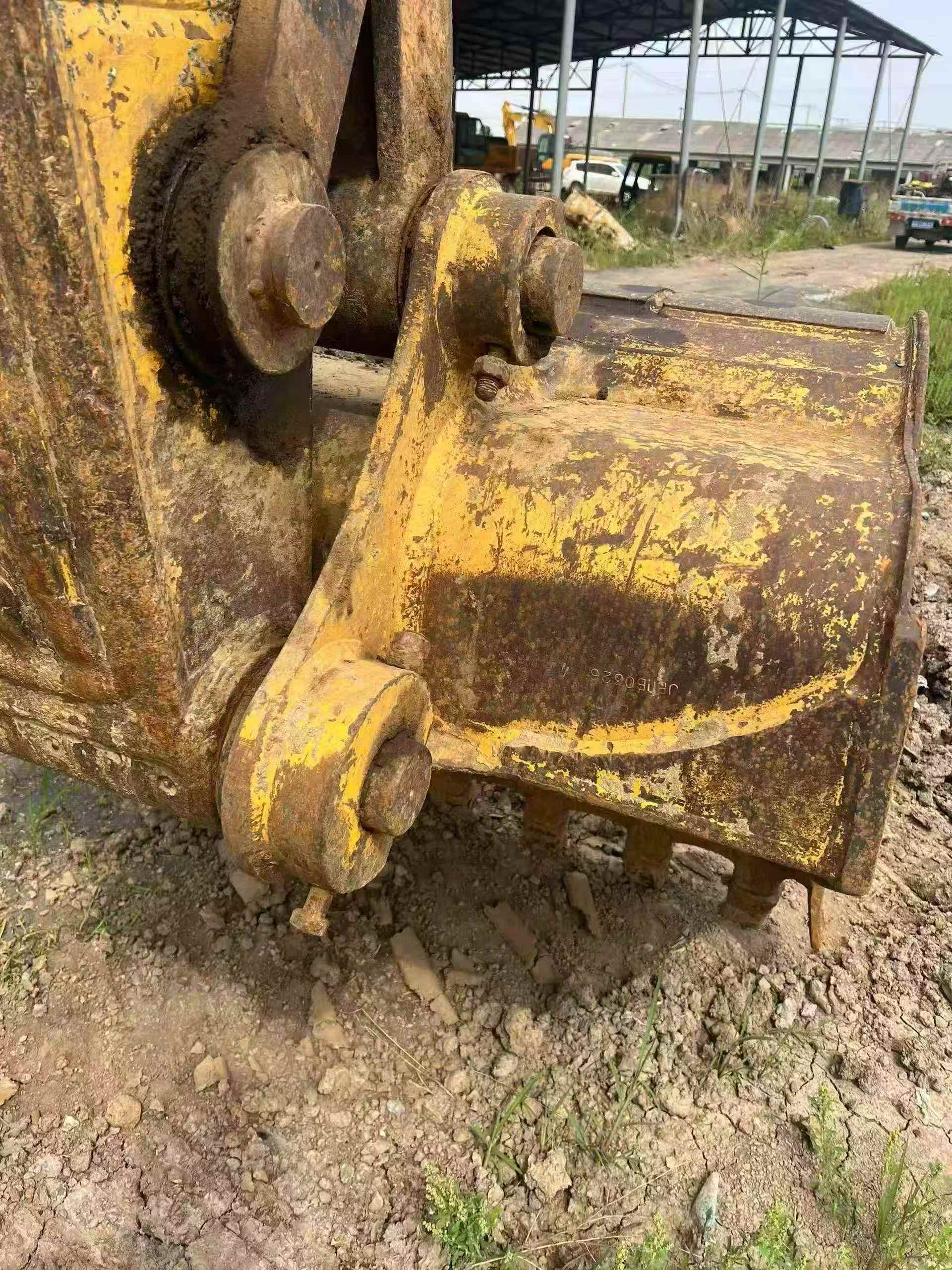 Compre Escavadeira Komatsu HB215LC-1 Usada / 8