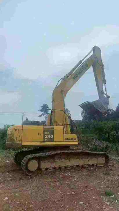 Buy Komatsu PC240-6 Used Excavator / 1
