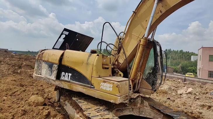 Buy Caterpillar 320C Used Excavator / 1