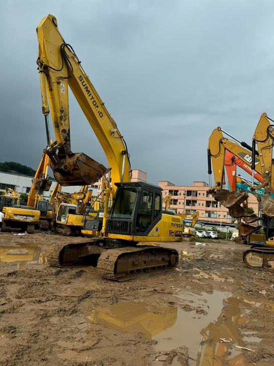 Buy Sumitomo SH200A5 Used Excavator / 1
