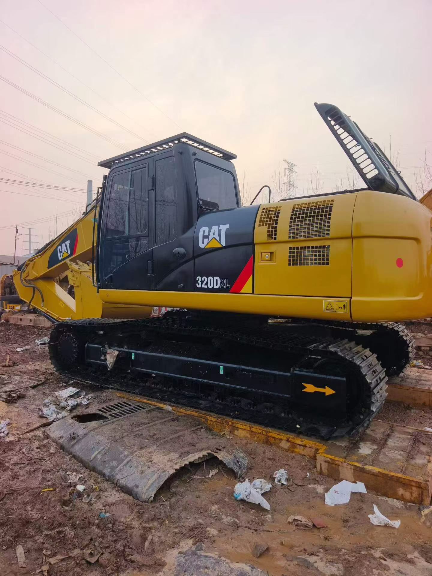 Buy Caterpillar 320D Used Excavator / 2