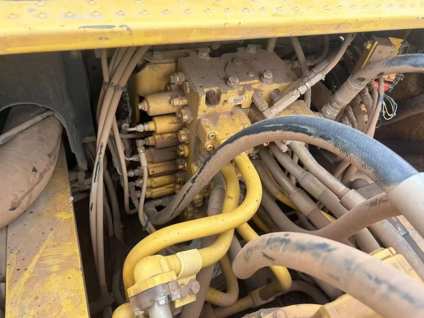 Buy Komatsu PC460LC-8 Used Excavator / 3