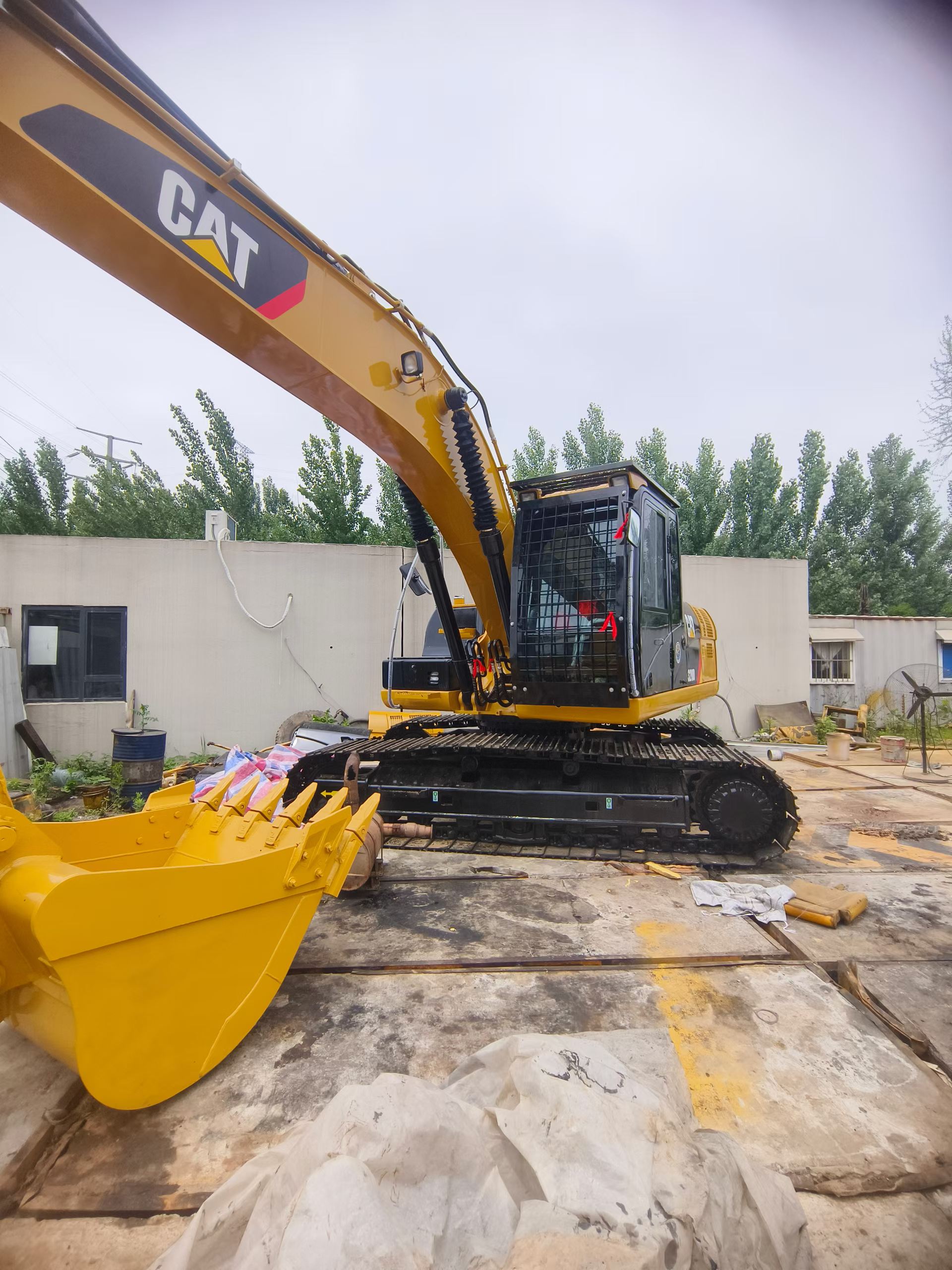 Buy Caterpillar 320D Used Excavator / 9