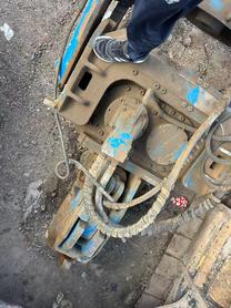 Buy Sany SY305C Used Excavator / 9 Buy Sany SY305C Used Excavator / 9