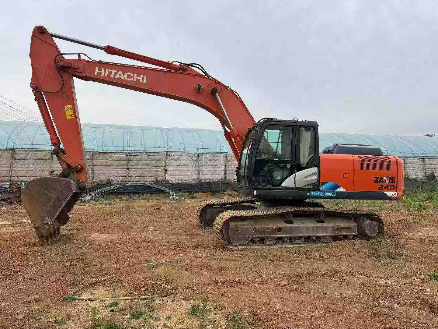 Compre Escavadeira Hitachi ZX240 Usada / 2 Compre Escavadeira Hitachi ZX240 Usada / 2
