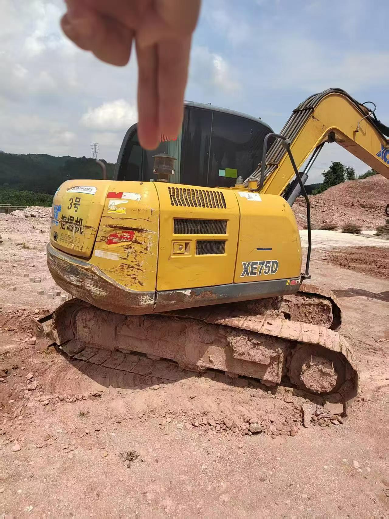 Buy XCMG XE75C Used Excavator / 4