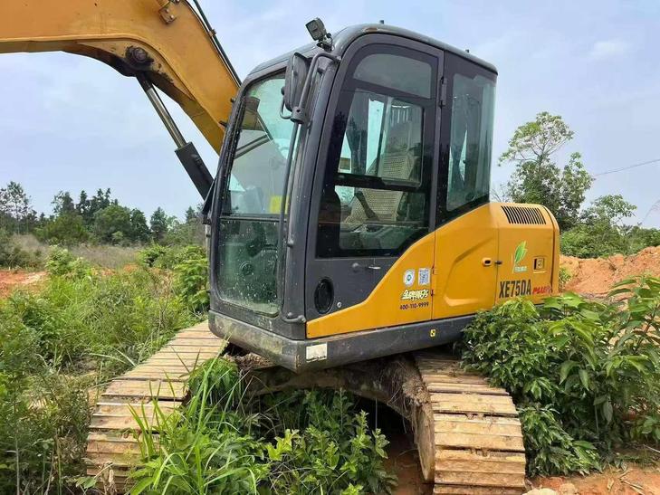 Buy XCMG XE75C Used Excavator / 1