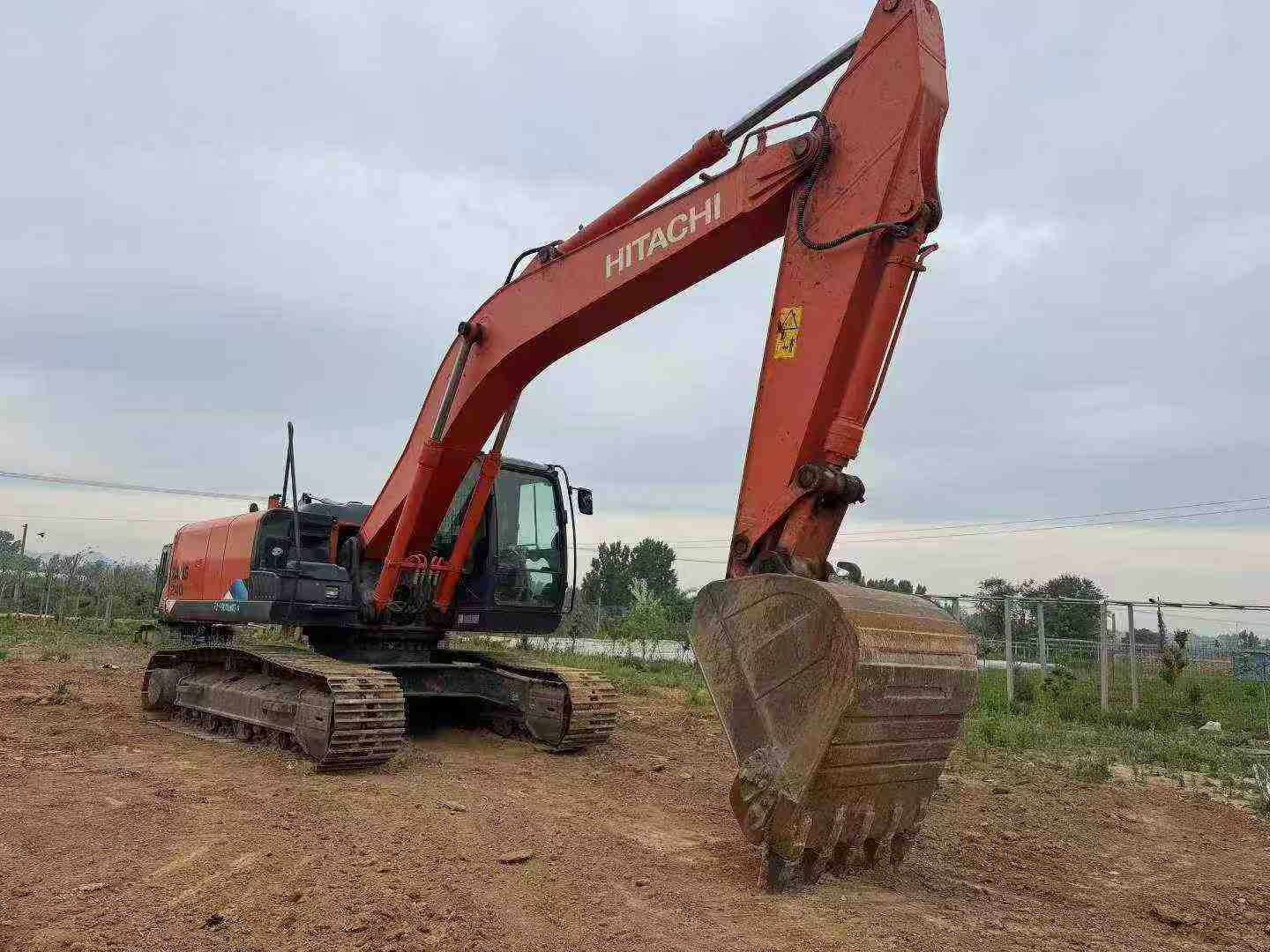 Compre Escavadeira Hitachi ZX240 Usada / 5 Compre Escavadeira Hitachi ZX240 Usada / 5