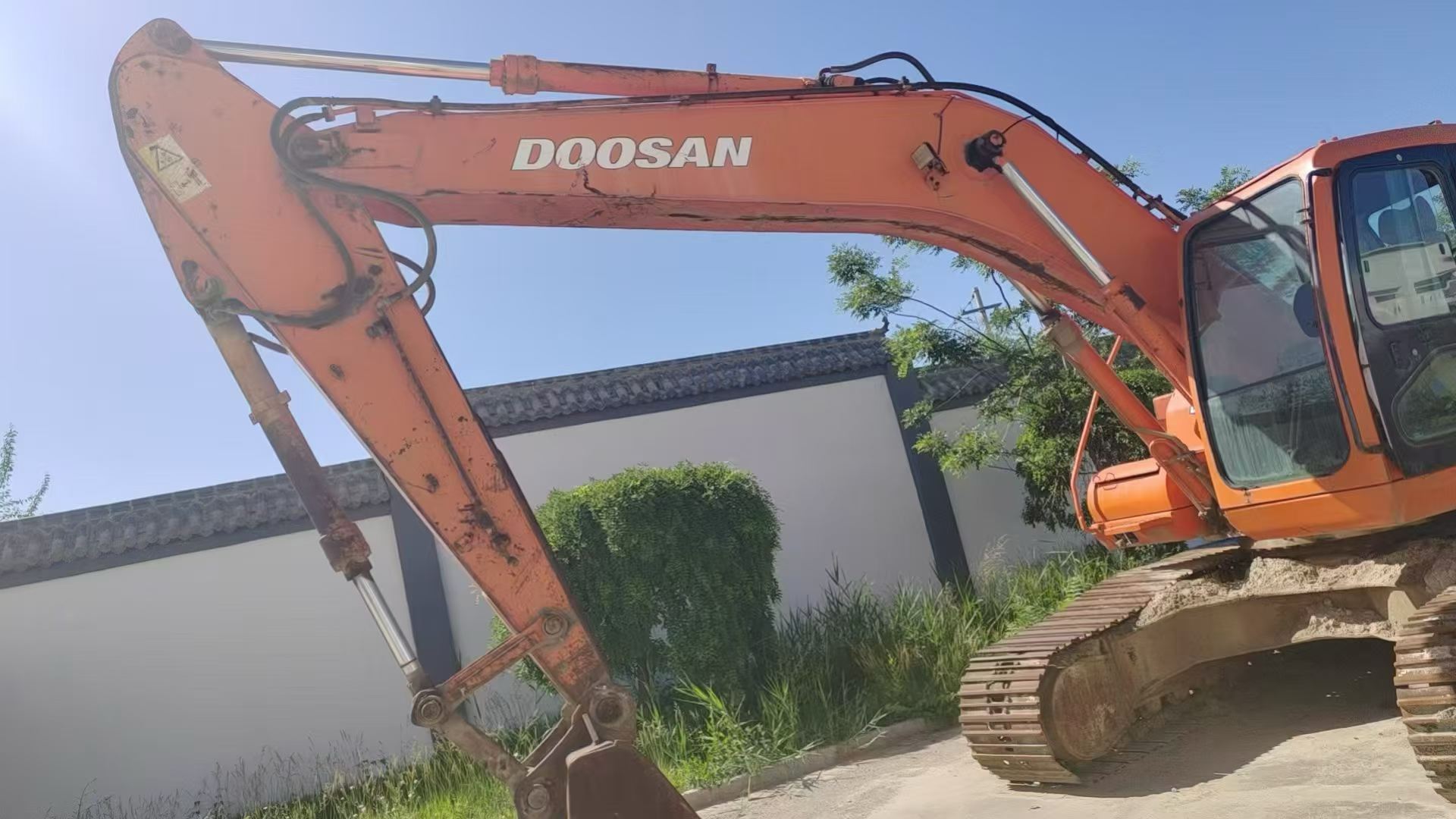 Buy Doosan DH220-7 Used Excavator / 2