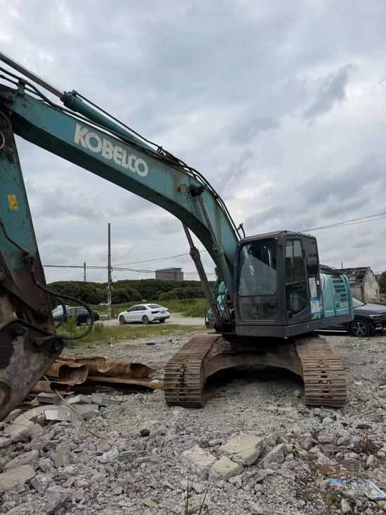 Buy Kobelco SK200 Used Excavator / 1