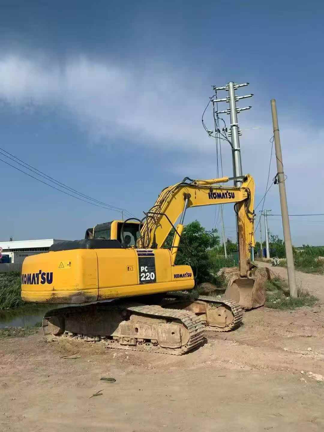 Buy Komatsu PC220-8 Used Excavator / 2