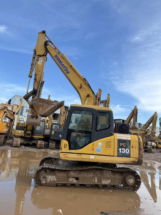 Buy Komatsu PC130-7 Used Excavator / 1