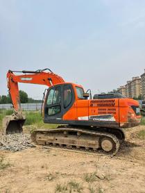 Buy Doosan DH215-7 Used Excavator / 2 Buy Doosan DH215-7 Used Excavator / 2