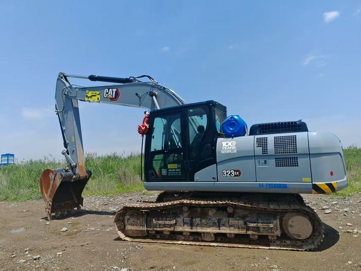 Buy Caterpillar 323 Used Excavator / 1