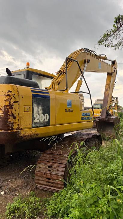 Buy Komatsu PC200-7 Used Excavator / 1