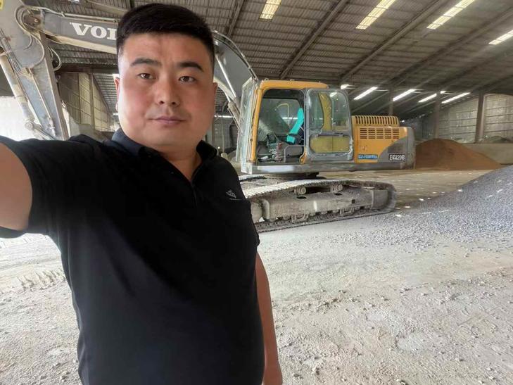 Buy Volvo EC240 Used Excavator / 1