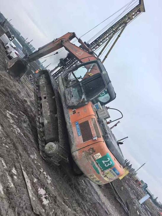Buy Hitachi ZX200-3G Used Excavator / 1