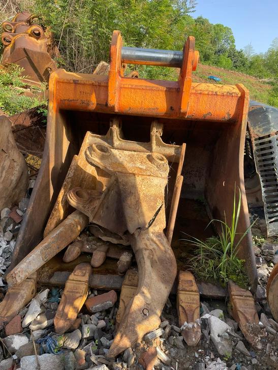 Buy Hitachi ZX670LCH-3 Used Excavator / 1
