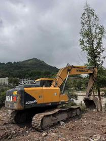 Buy Hyundai R215-7 Used Excavator / 3 Buy Hyundai R215-7 Used Excavator / 3