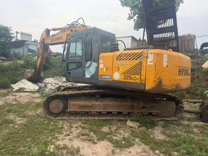 Buy Hyundai R215-7 Used Excavator / 1