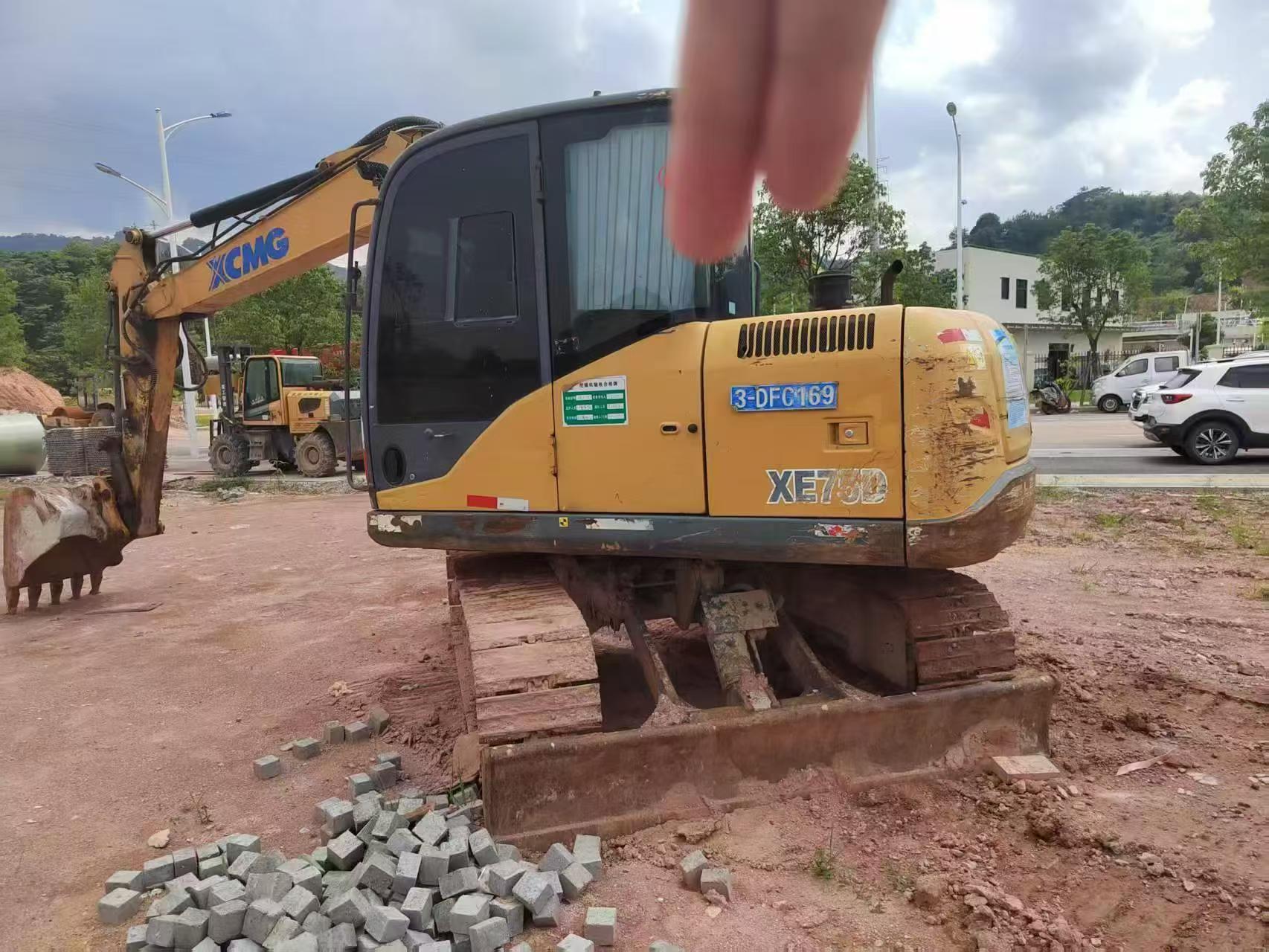 Buy XCMG XE75C Used Excavator / 3